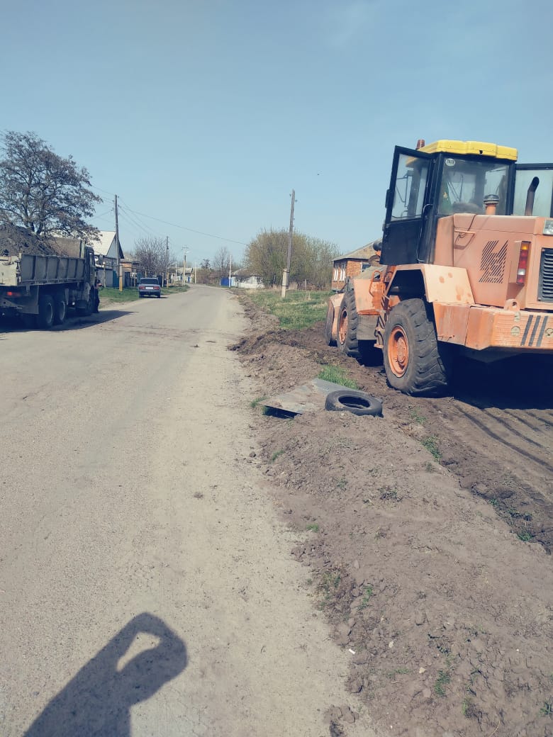 В с. Гнилое приступили к реализации практики по обустройству тротуара в с. Гнилое по ул. Ленина от дома № 67 до Памятника односельчанам, погибшим в году ВОВ Острогожского муниципального района Воронежской области.