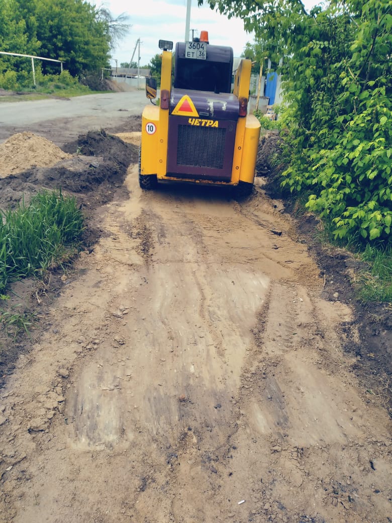 В с. Гнилое продолжаются работы по строительству тротуара .